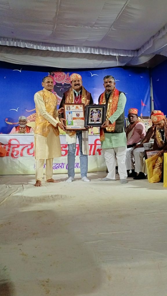 मेवाड़ की गौरवमयी संस्कृति में साहित्य का भी अमूल्य योगदान : जगजितेन्द्र,नाथद्वारा साहित्य मण्डल में श्री भगवतीप्रसाद देवपुरा स्मृति एवं राष्ट्रीय बालसाहित्य समारोह सम्पन्न,-साहित्य सेवियों के मेले में खूब हुई रचनाओं की बरसात